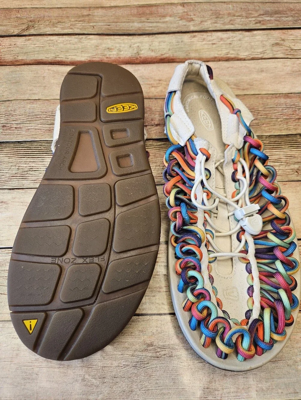 KEEN Uneek Sandals in Original Tie Dye/Birch. Size 9
